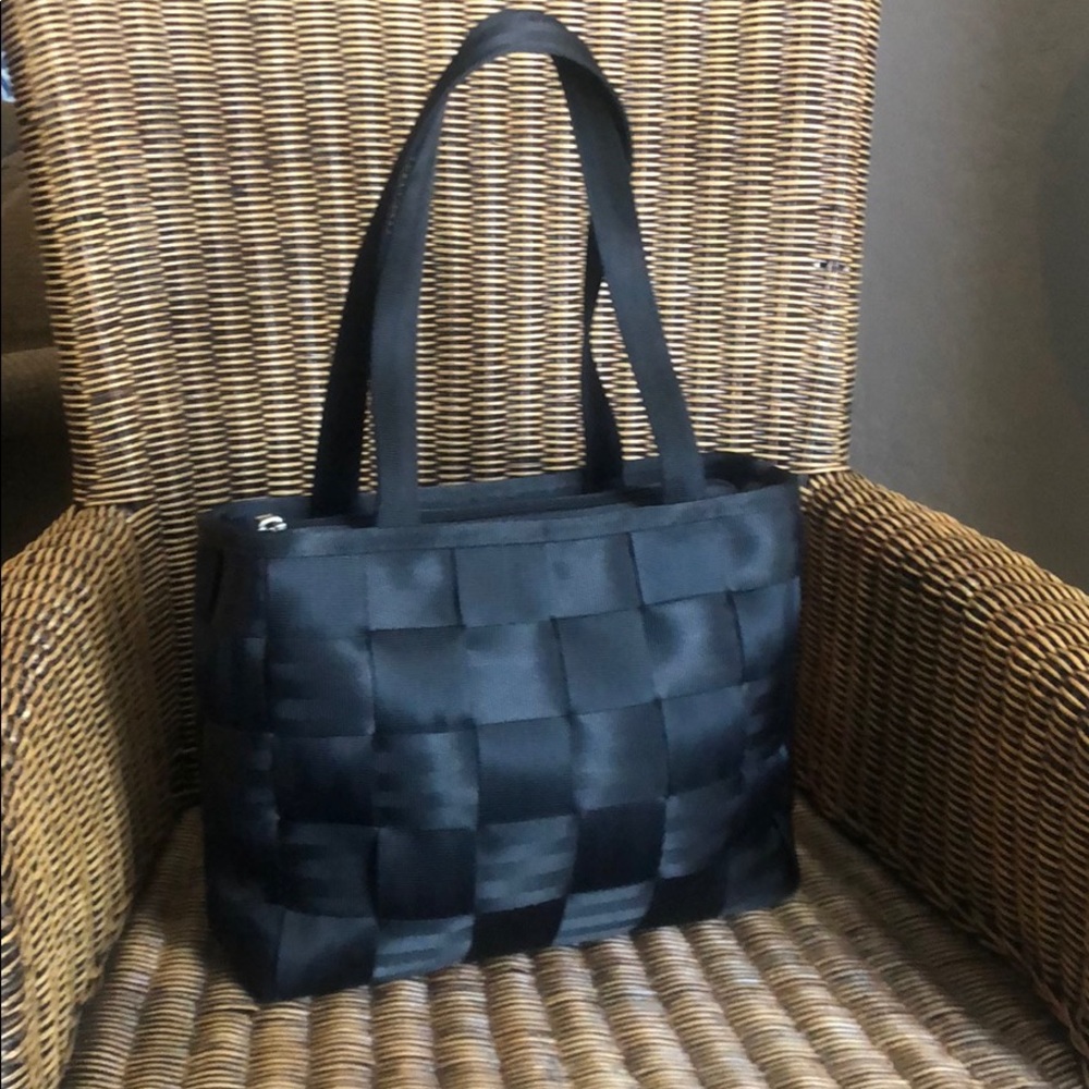 Harvey’s Black Seatbelt Zipped Tote